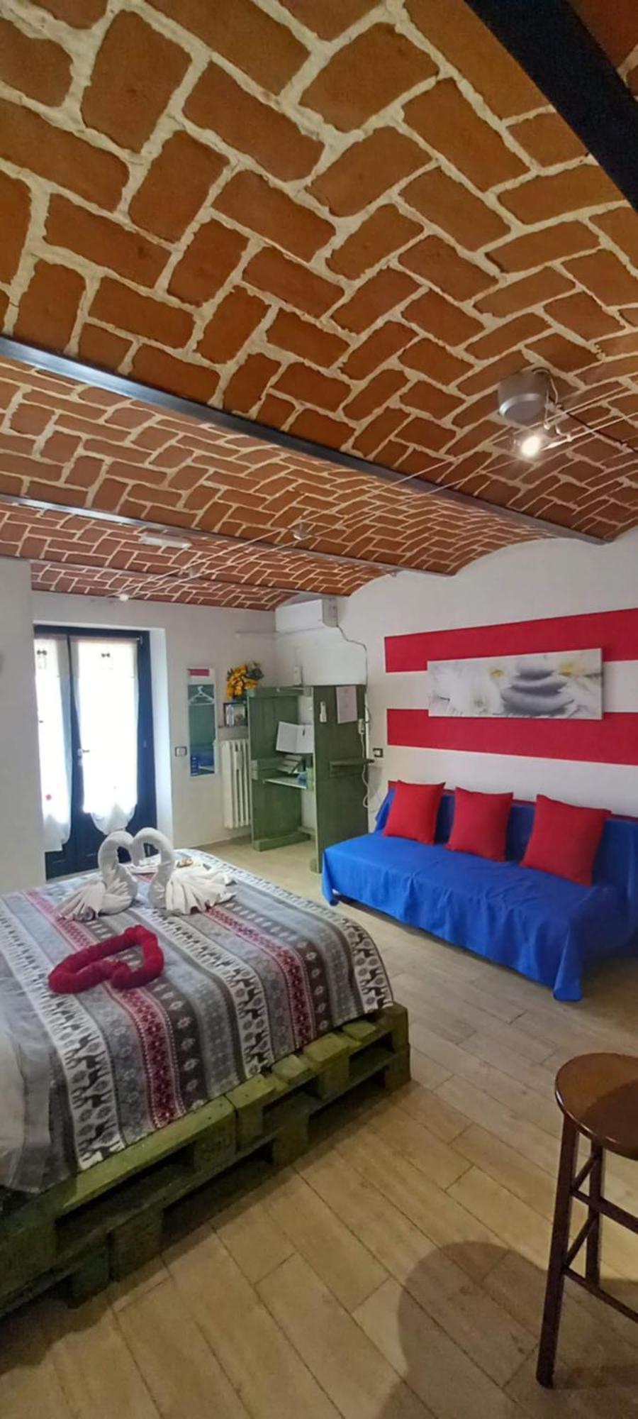 Casa Appartamento Vacanze La Fermata Delle Rondini Castello di Annone Extérieur photo